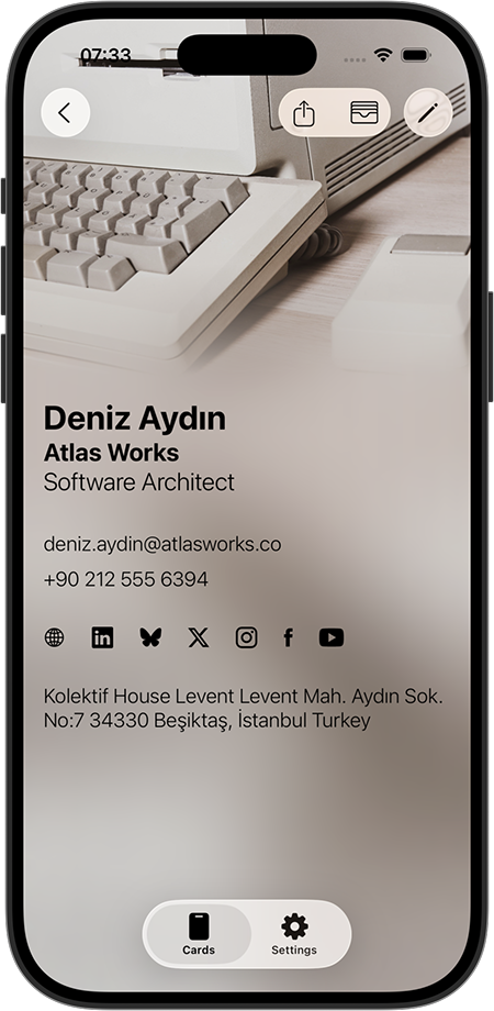 business card SimpleApp app screenshot showing card details and layout